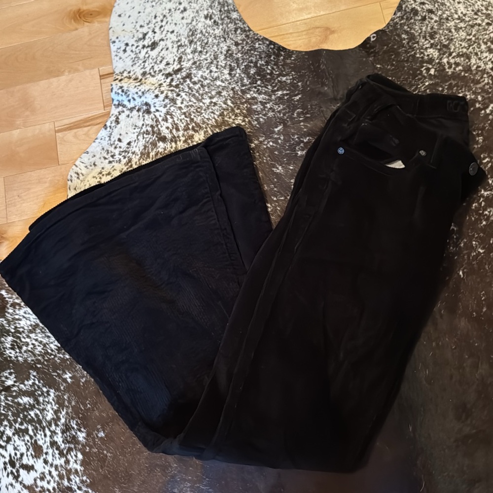 Wrangler- Black corduroy texture Pants